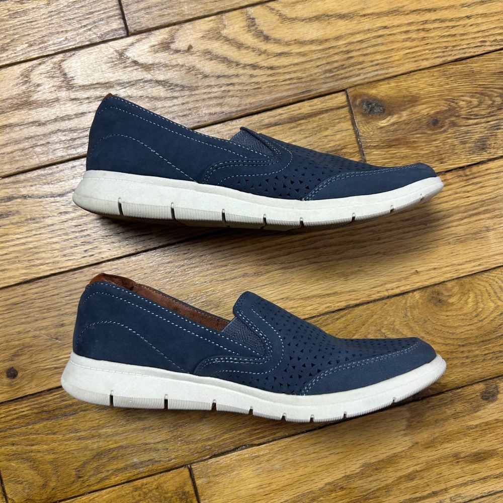Cobb Hill Womens Navy Blue Perforated Leather Slip On Sneakers Size 6.5